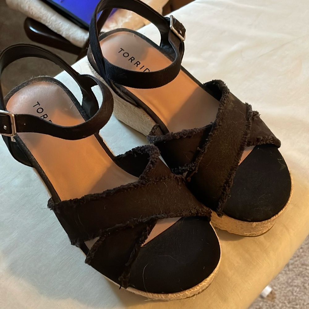 Black platform ankle strap sandals NWT